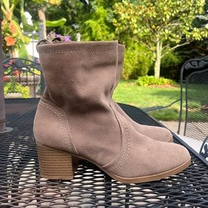 White Mountain Taupe Short Suede Boots Size 8 1/2